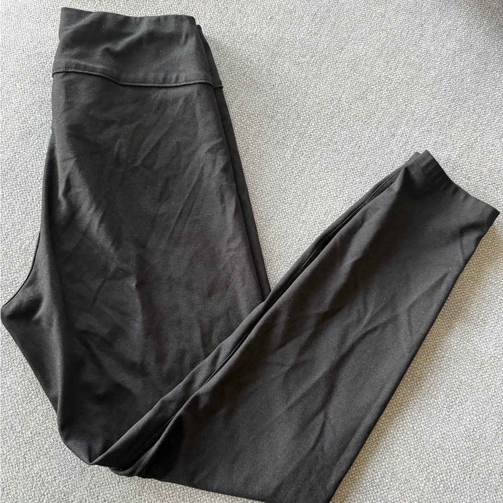 HUE Black and Gray Patterned Leggings